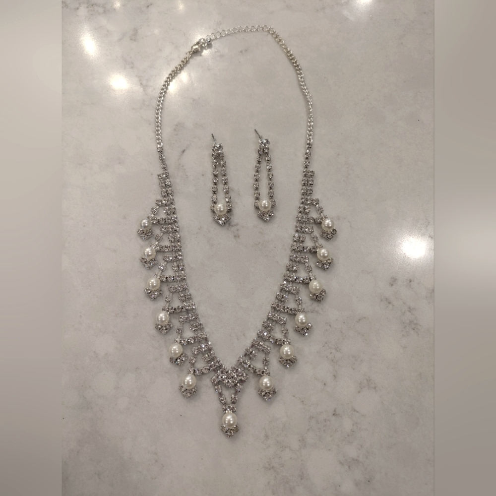 Women's Set Necklace and Earrings